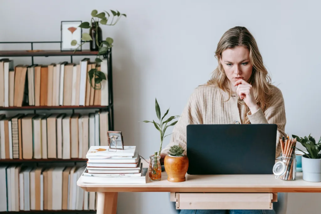 girl image thinking about freelancing