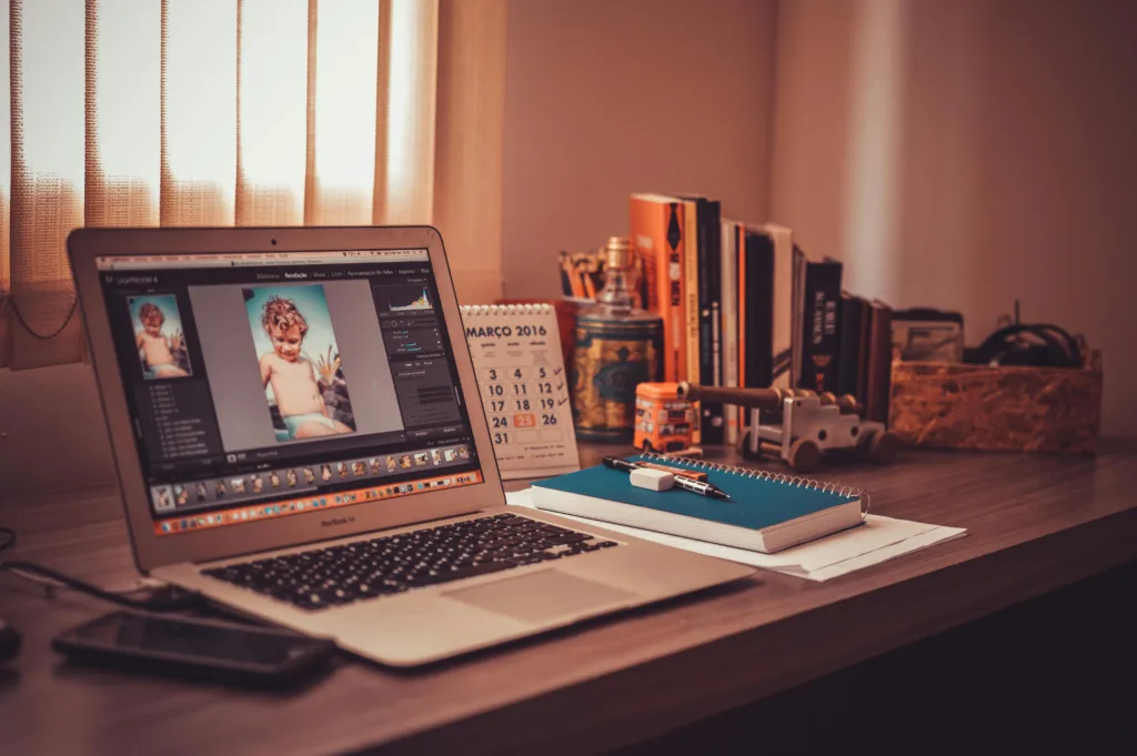 laptop image showing freelancing world