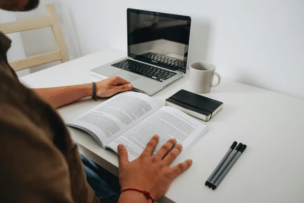image showing reader of blogs