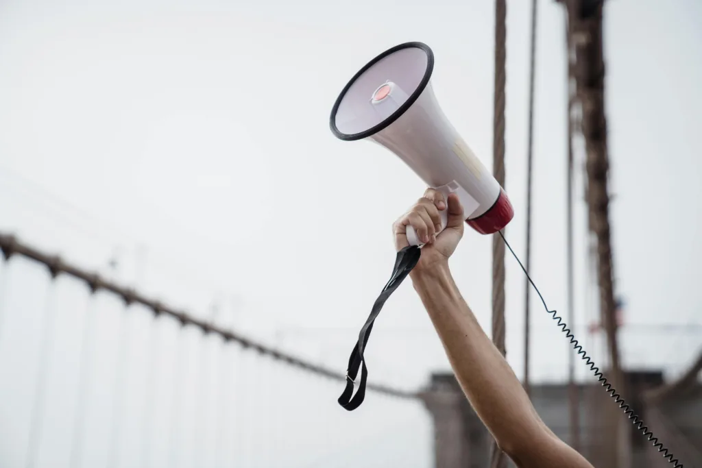 image showing a speaker indicating CTA in blogs